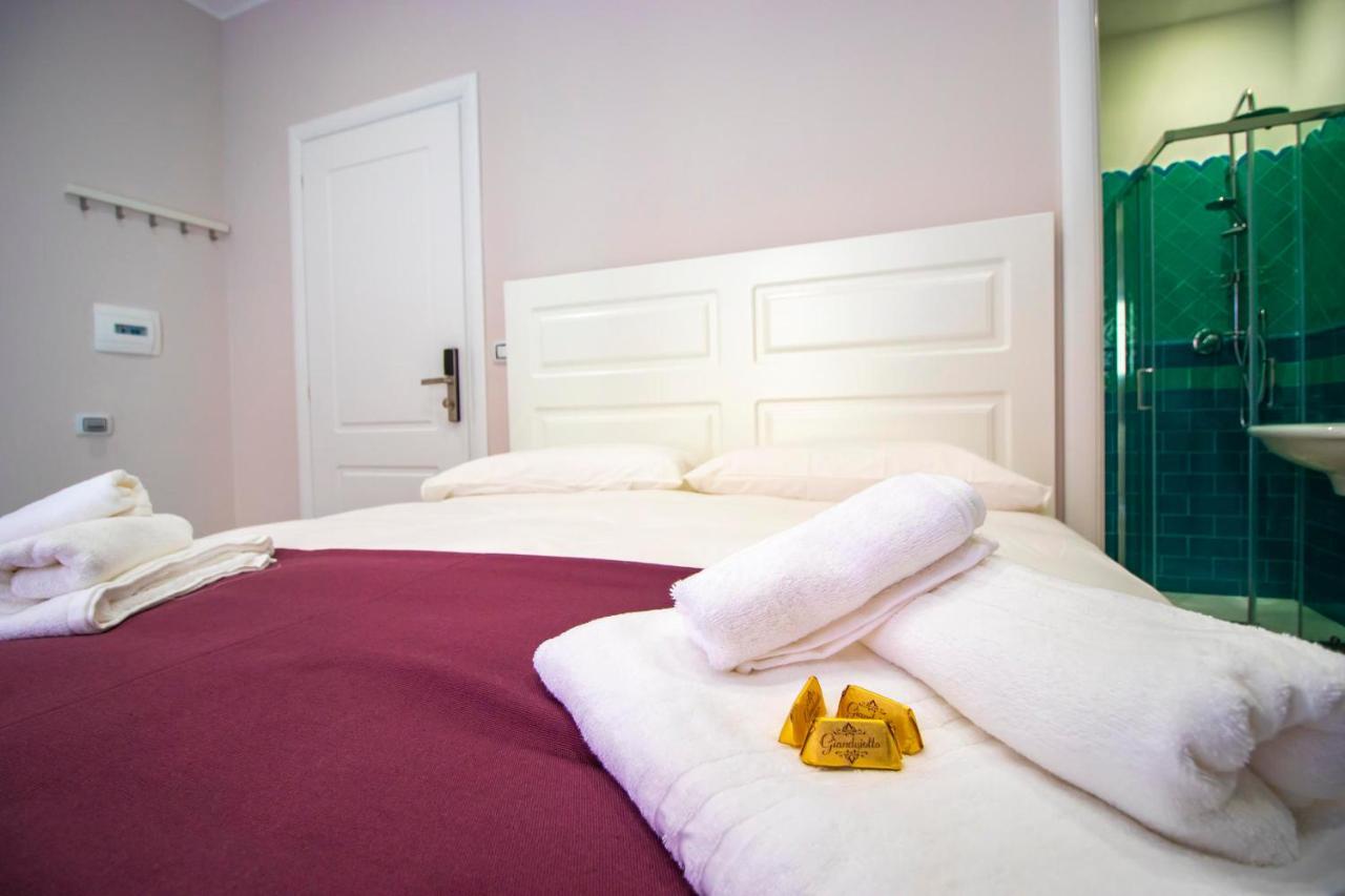 Dimora Costantino Bed & Breakfast Naples Exterior photo